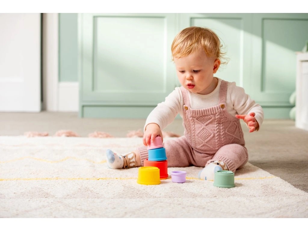 837-1_miminko-si-hraje-se-silikonovymi-kelimky-tickit-rainbow